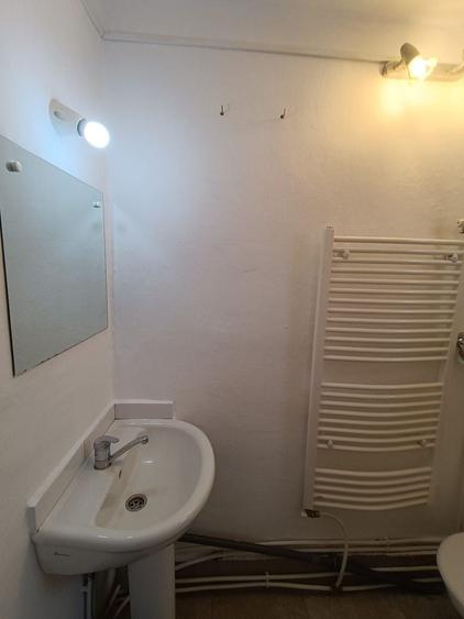 Casă individuală cu 2 camere cu Canalizare în Central