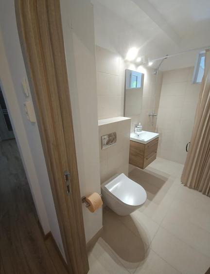 Apartament cu 3 camere semidecomandat, mobilat în Lujerului