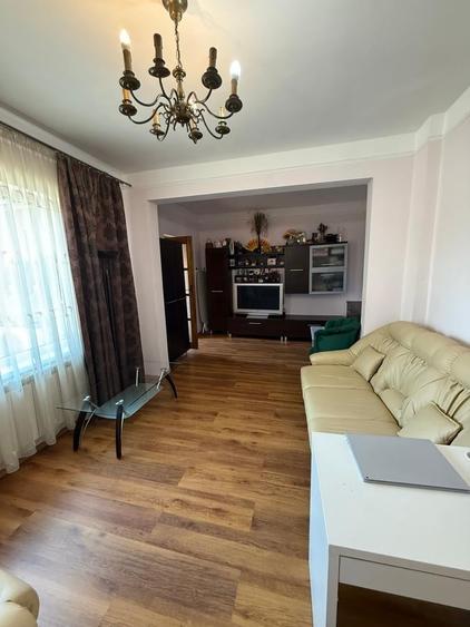 Casă individuală cu 3 camere cu Canalizare în 13 Septembrie