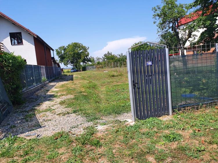 Teren Construcții intravilan de 1000 mp, în Poienarii Burchii