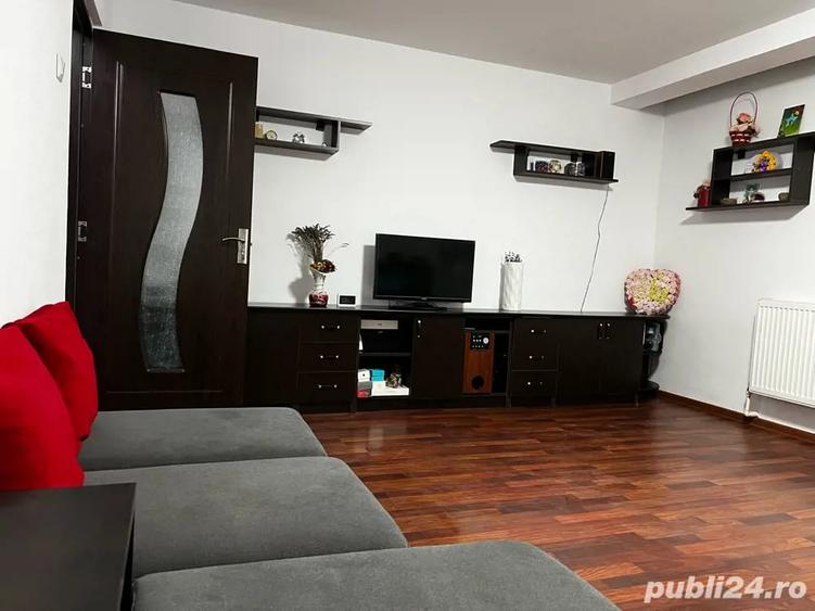 Apartament cu 3 camere decomandat în Tineretului