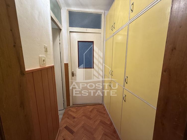 Apartament cu 3 camere decomandat, mobilat în Central