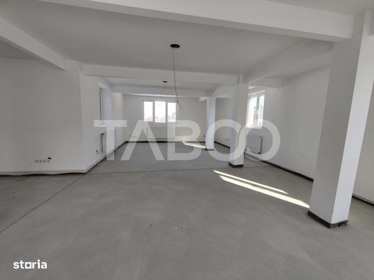Spațiu comercial, de 2,331 mp, în Central
