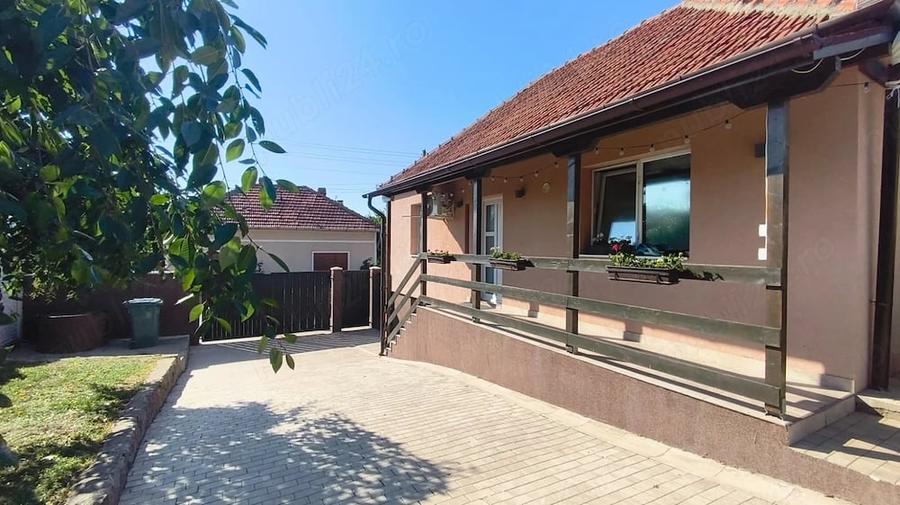 Casă cu Teren 1855 Mp în Cozia