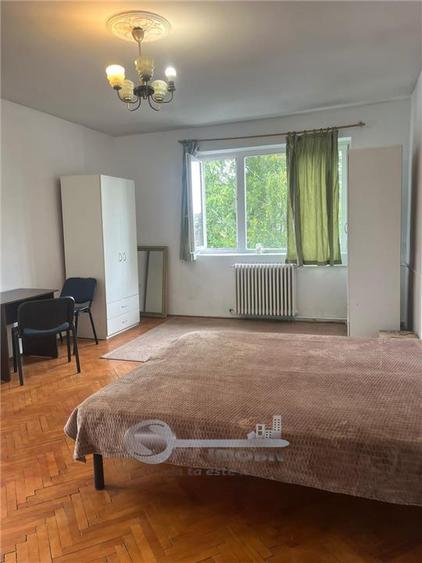 Casă cu 6 camere cu Teren 600 Mp în Sărărie