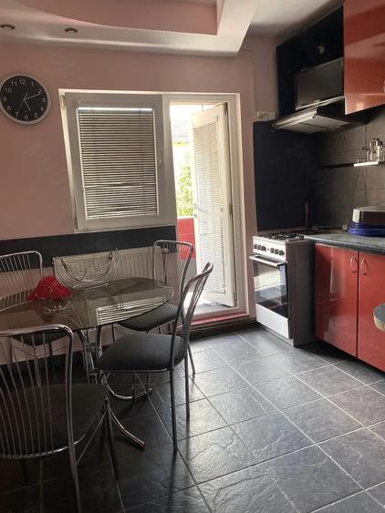 Apartament cu 3 camere decomandat în Torontalului