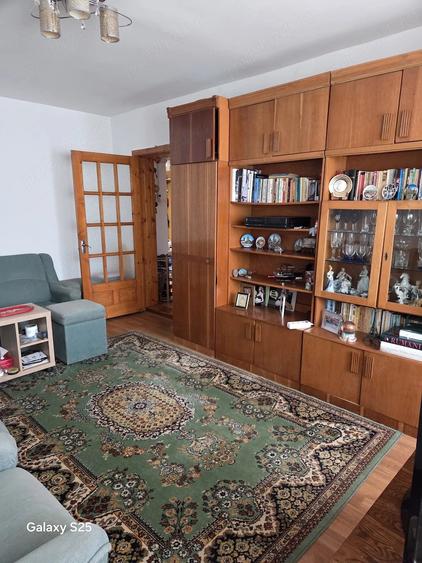 Apartament cu 3 camere decomandat în Republicii