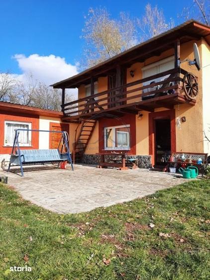 Casă cu 3 camere cu Teren 10000 Mp în Dumitra