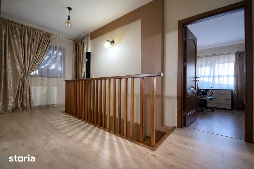 Casă cu 5 camere cu Teren 1030 Mp în Miroslava