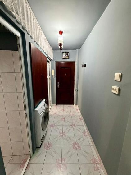 Apartament cu 2 camere semidecomandat, mobilat în Badea Cârțan