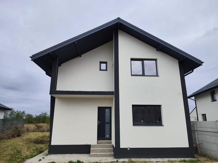Casă individuală cu 5 camere cu Teren 430 Mp în Săbăreni