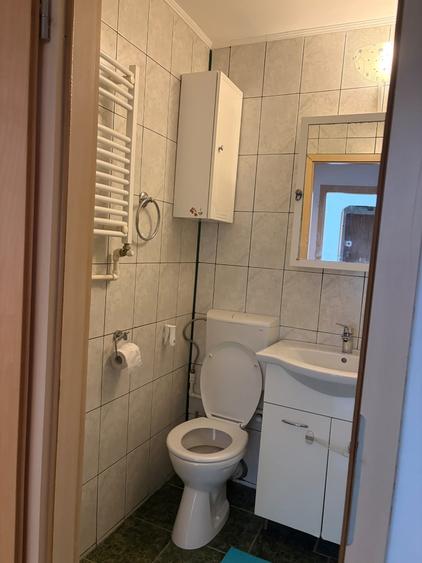 Apartament cu 3 camere semidecomandat, mobilat în Drumul Taberei