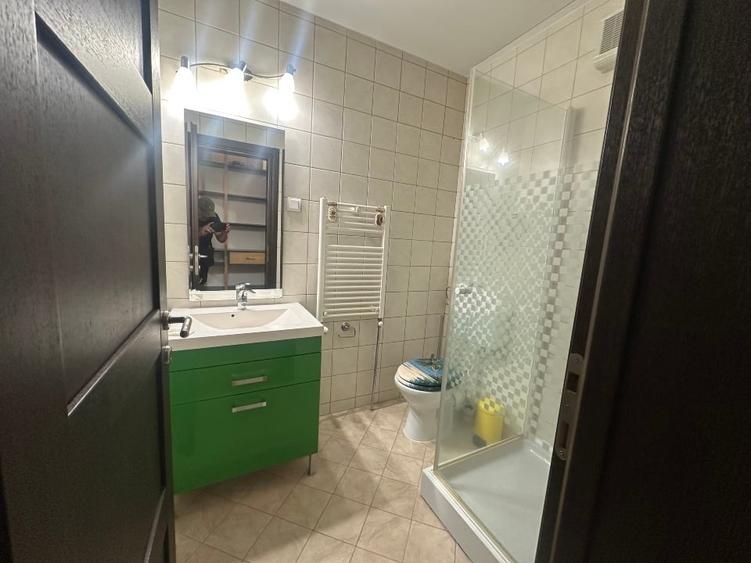 Apartament cu 4 camere, mobilat în Calea Călărașilor