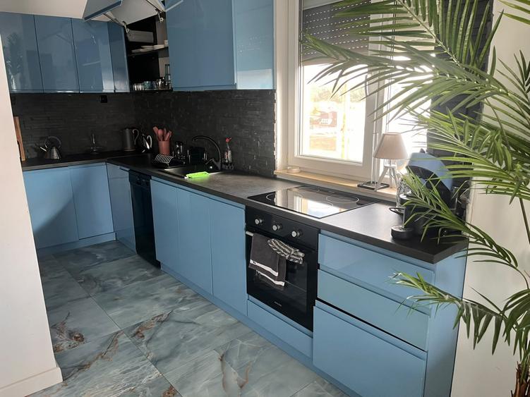 Apartament cu 4 camere decomandat, mobilat în Băneasa
