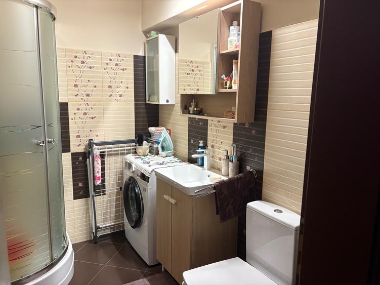 Apartament cu 2 camere decomandat în Florești