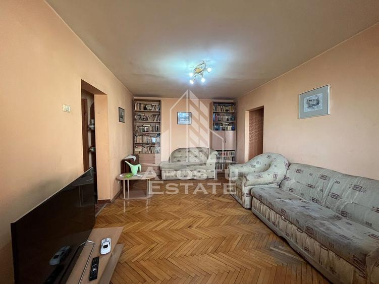 Apartament cu 4 camere decomandat, mobilat în Malul Mureșului