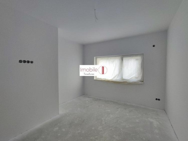 Duplex cu 4 camere cu Canalizare în Florești