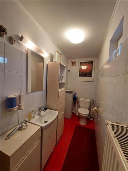 Casă individuală cu 5 camere cu Teren 7241 Mp în Central