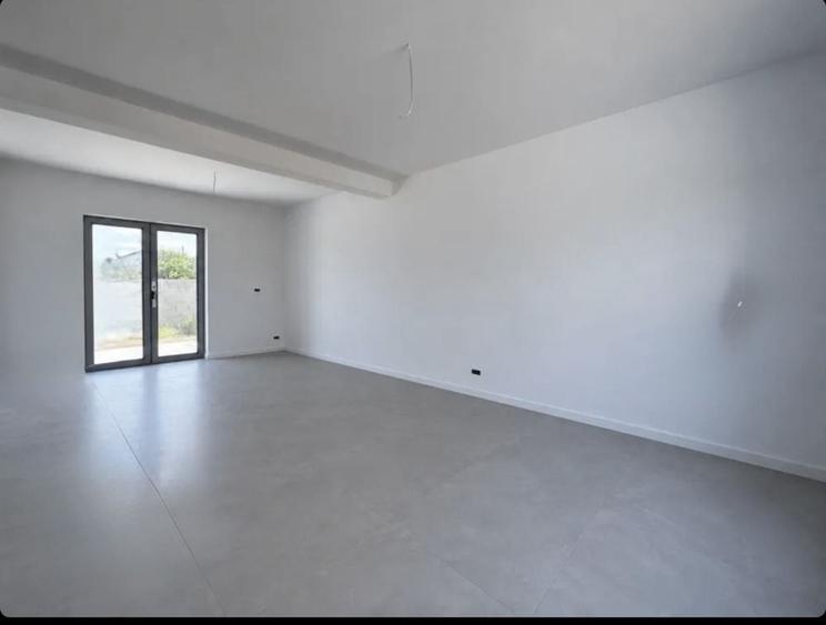 Casă cu 4 camere în Domnești