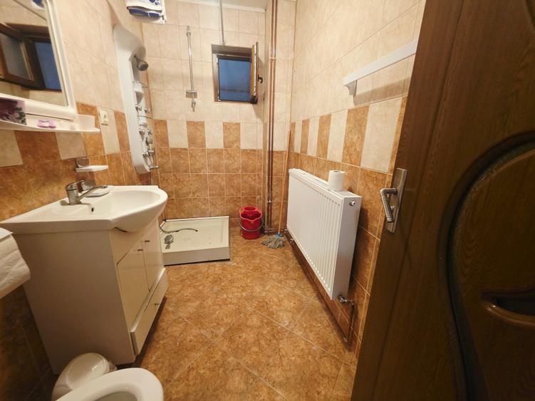 Casă individuală cu 5 camere cu Canalizare în Sânpetru