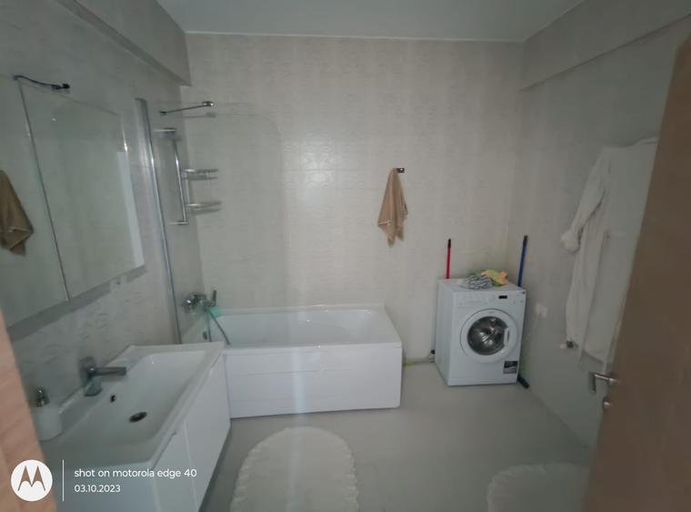Apartament cu 3 camere decomandat, mobilat în Faleza Nord
