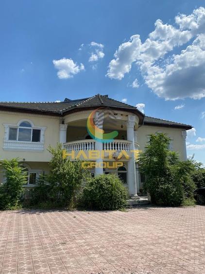 Casă individuală cu 10 camere cu Canalizare în Ciolpani