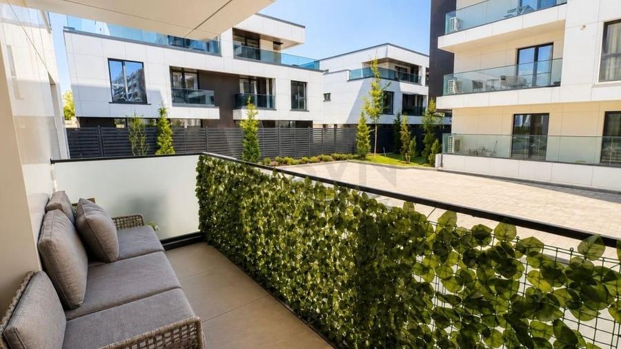 Apartament cu 3 camere semidecomandat, mobilat în Pipera