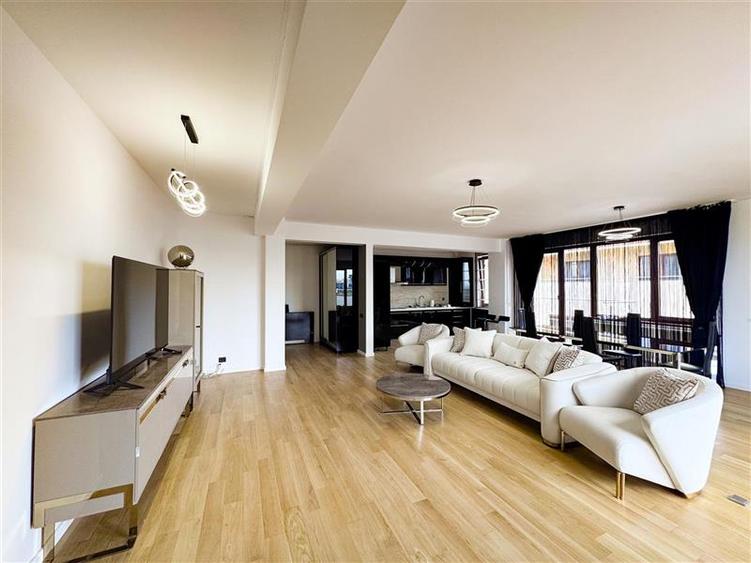 Apartament cu 3 camere semidecomandat, mobilat în Herăstrău