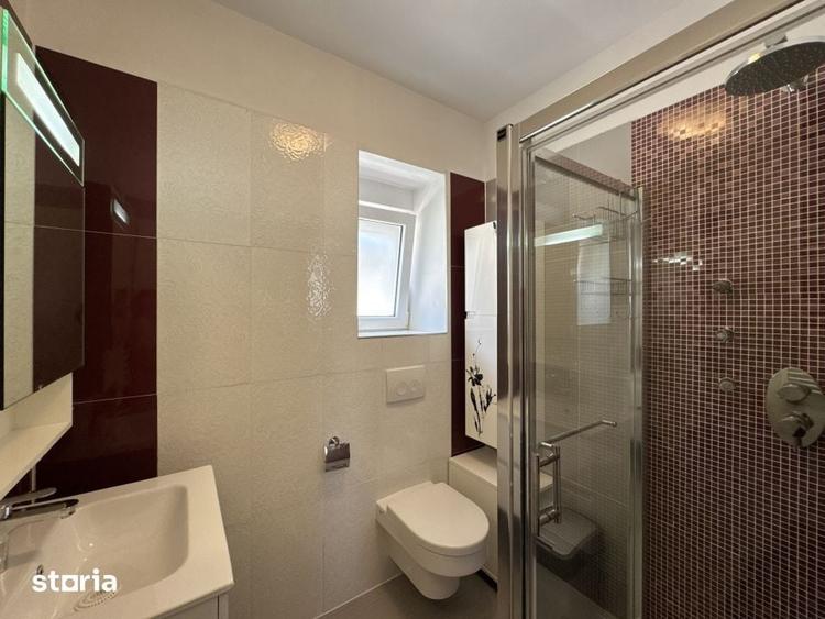 Casă cu 8 camere cu Teren 500 Mp în Odăi