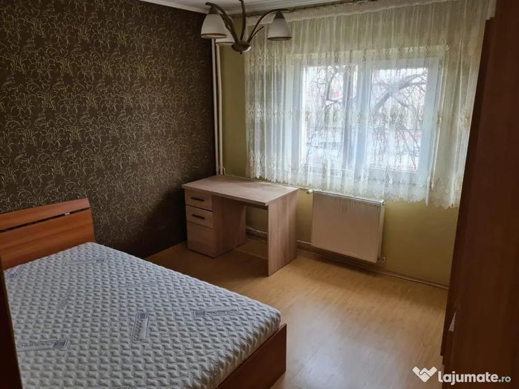 Apartament cu 3 camere decomandat în Vitan