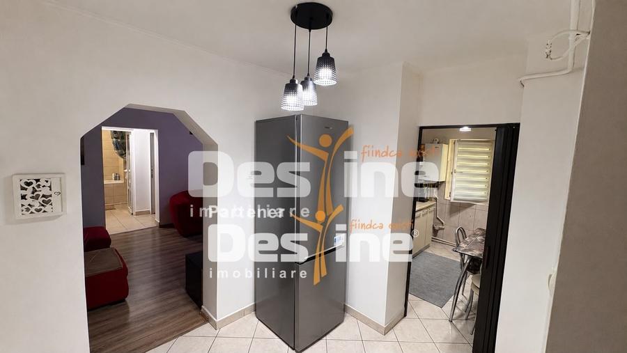 Apartament cu 3 camere semidecomandat, mobilat în Donici