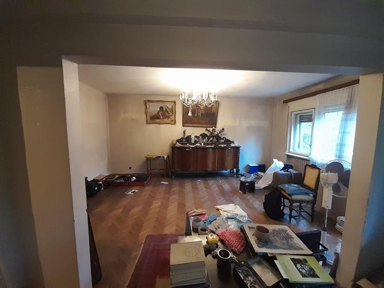 Apartament cu 4 camere decomandat în Pajura