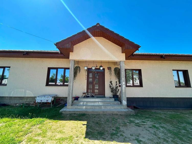 Casă cu 4 camere în Popoveni