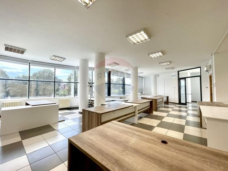 Spațiu comercial, de 252 mp, în Central