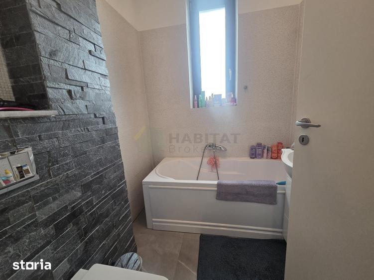 Casă cu 4 camere cu Teren 200 Mp în Central