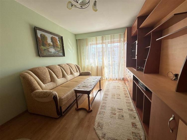 Apartament cu 3 camere decomandat, mobilat în Valea Aurie
