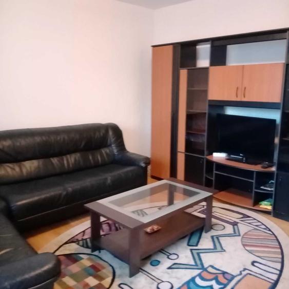 Apartament cu 3 camere decomandat în Tineretului