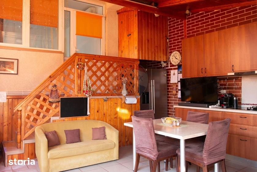 Casă cu 7 camere cu Teren 607 Mp în Central