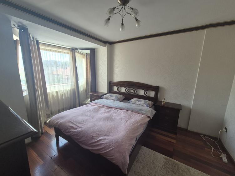 Apartament cu 4 camere decomandat în Decebal