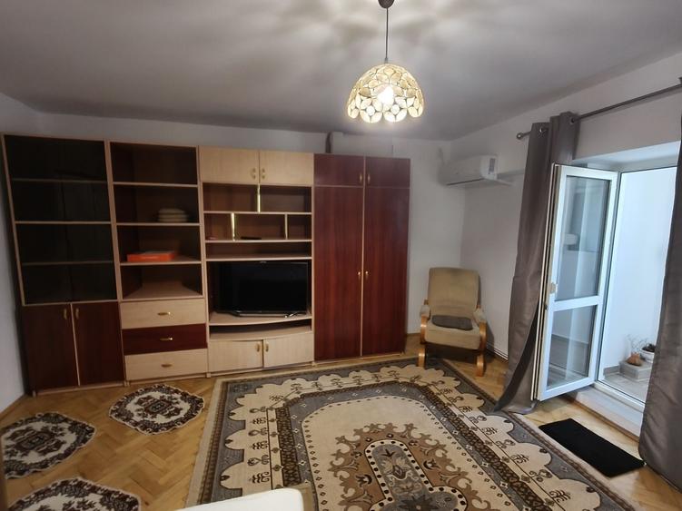 Garsonieră decomandată în Central