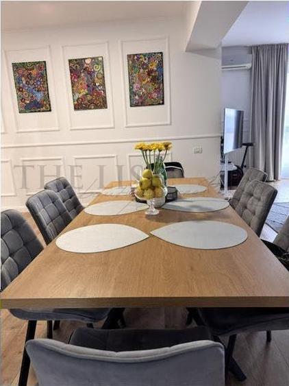 Apartament cu 3 camere semidecomandat în Nord-Est