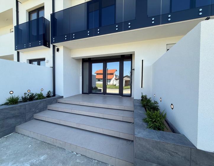 Apartament cu 3 camere decomandat în Titu