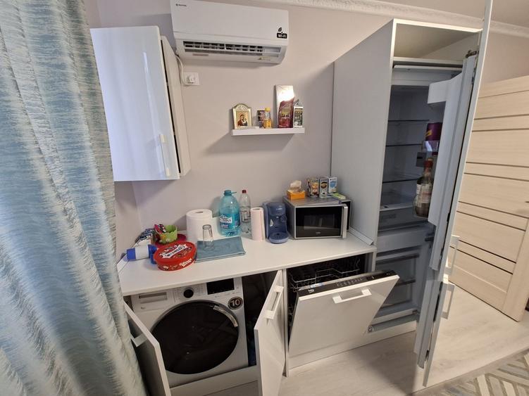 Apartament cu 3 camere semidecomandat în Micro 19