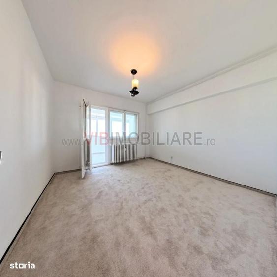 Apartament cu 4 camere decomandat în Amzei