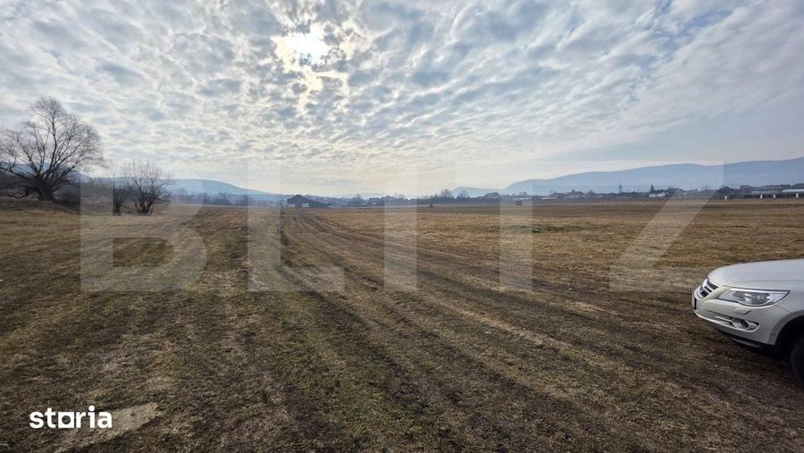 Teren de 7200 mp, în Central