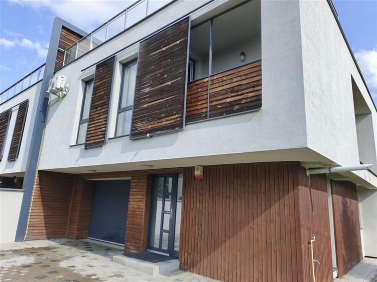 Duplex cu 5 camere cu Canalizare în Europa
