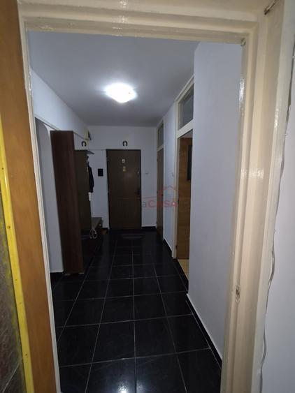 Apartament cu 3 camere decomandat în Teiul Doamnei