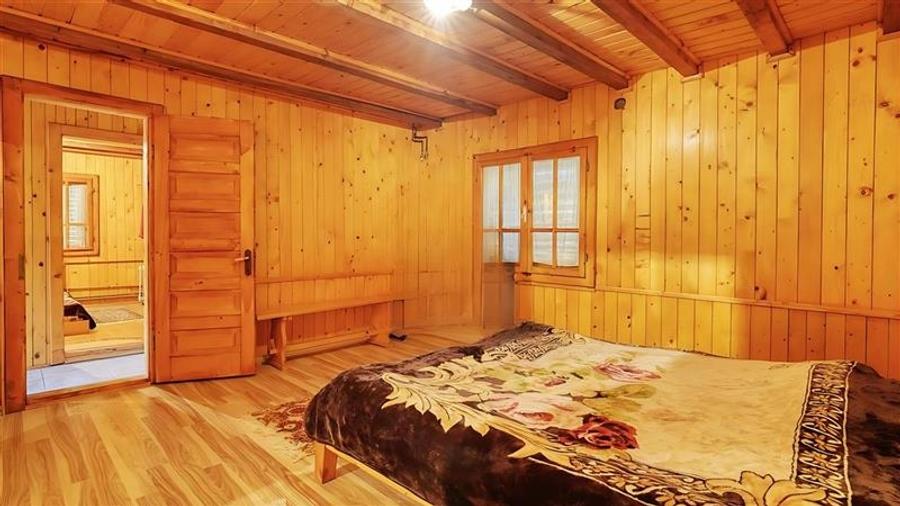 Casă individuală cu 6 camere cu Teren 1618 Mp în Bran