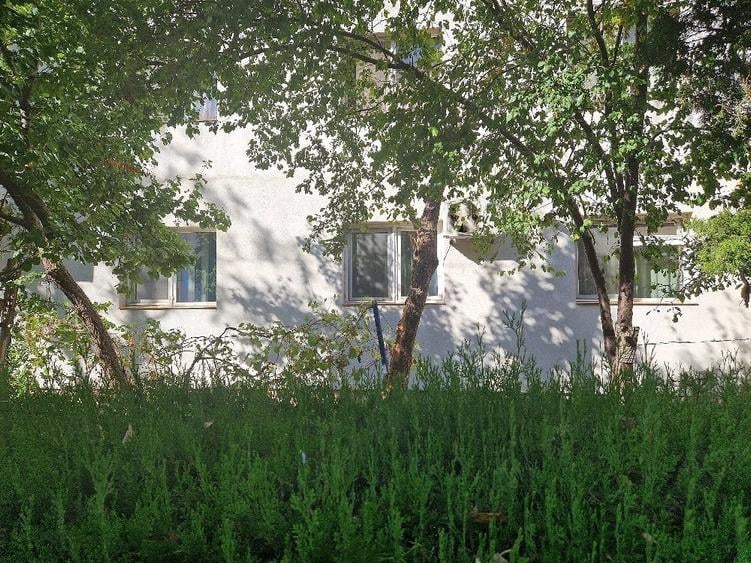 Apartament cu 3 camere semidecomandat în Ivănești