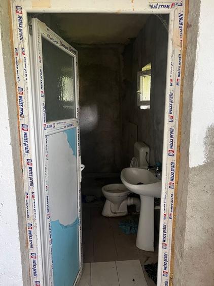 Casă individuală cu 2 camere cu Canalizare în Central